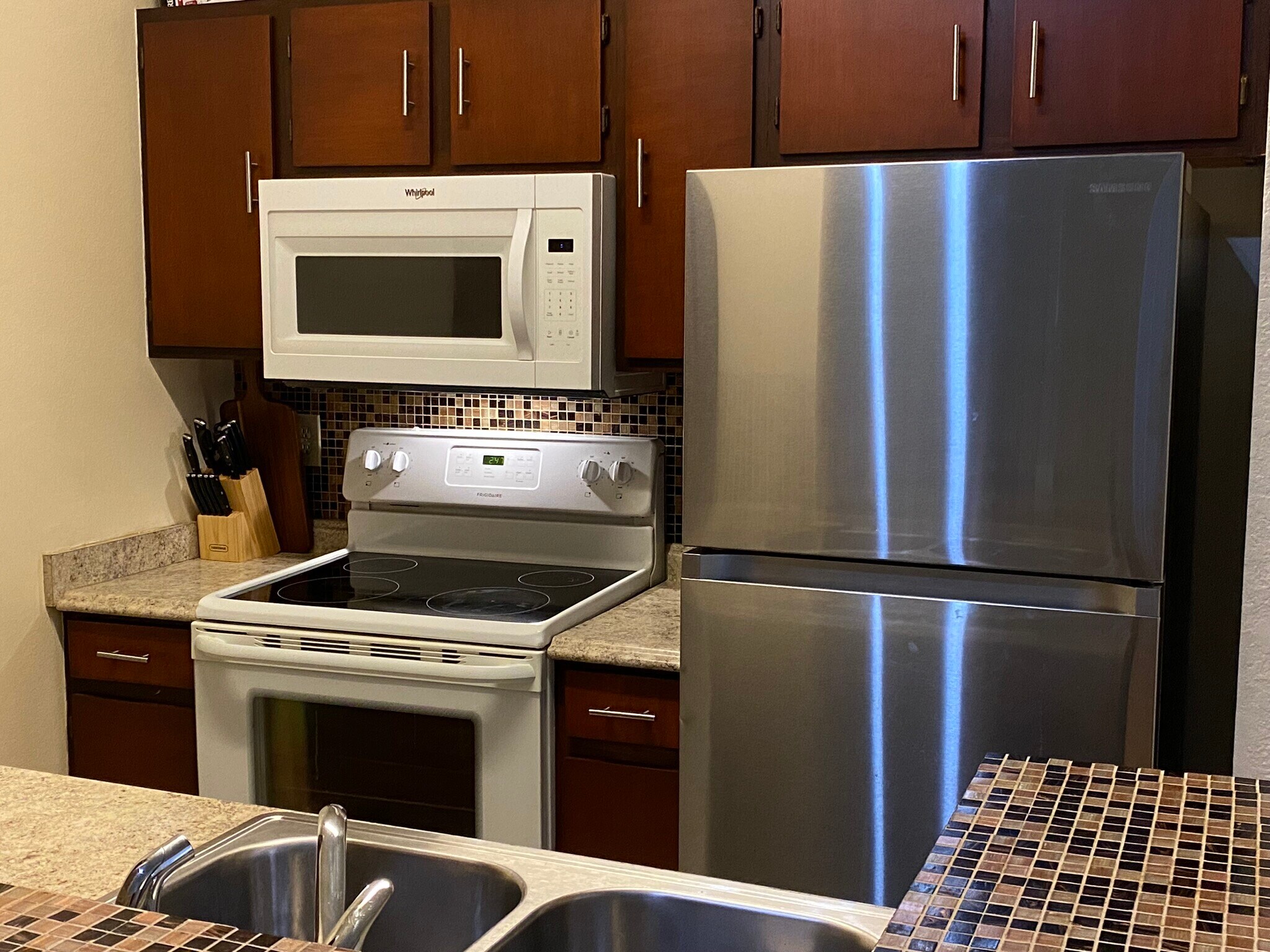 Building Photo - 2861 N Oakland Forest Dr