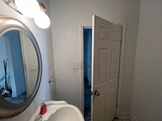 Building Photo - Very Spacious 4bdrm/2bth House on W CARY STREET in the Heart of VCU!!!