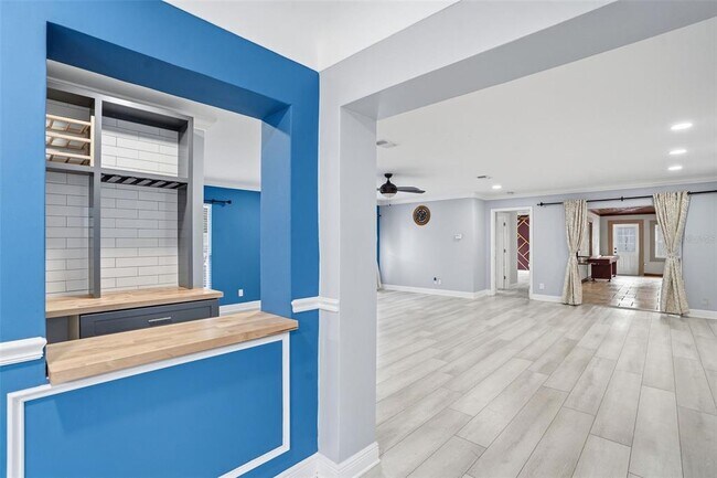 Building Photo - 2121 Park St N