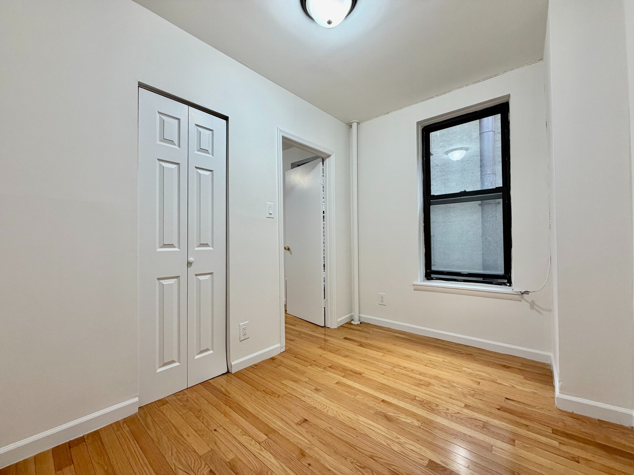 Building Photo - 401 E 68th St