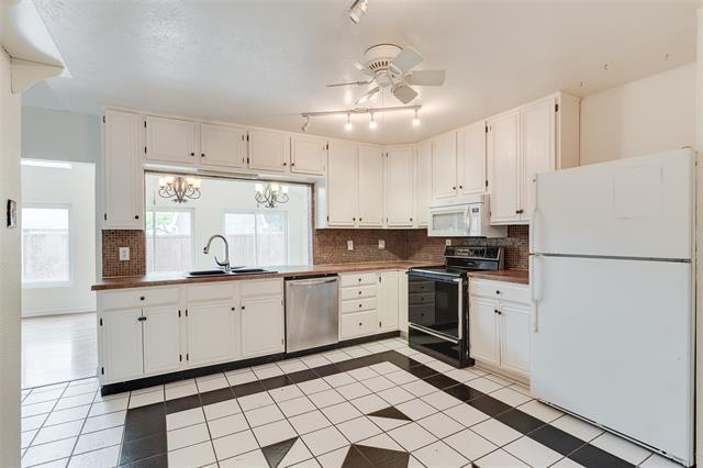 Building Photo - 1441 Everglades Dr