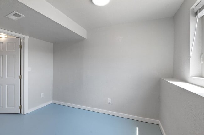 Building Photo - remodeled Monument town home