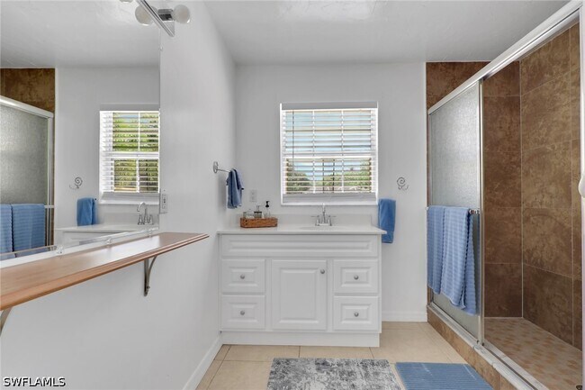 Building Photo - 2772 Riverview Dr