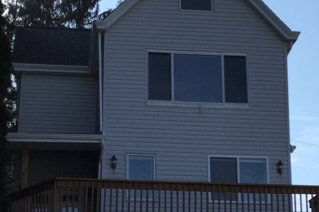 Building Photo - 2309 Wellington St