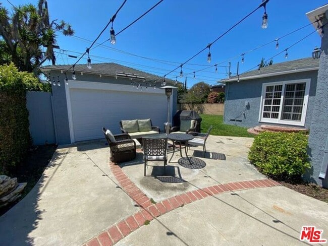 Building Photo - 5185 Karen Cir