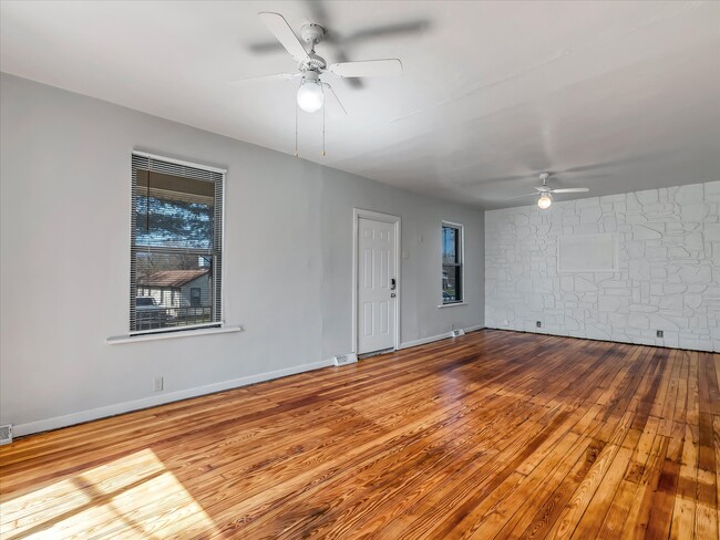 Building Photo - 9932 Jeffrey Dr