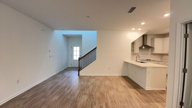 Building Photo - Luxury 3 Bedroom 2.5 Bath 2 car garage Townhome in the Gated Community of the Hammock
