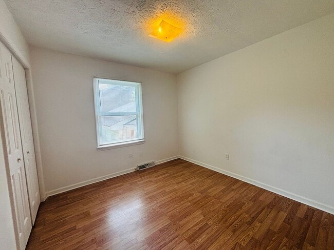 Building Photo - 306 Woodbine Dr