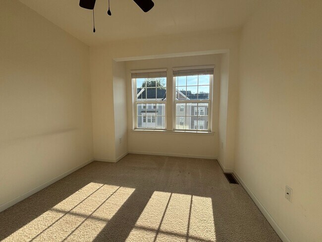 Building Photo - 143 Inlet St