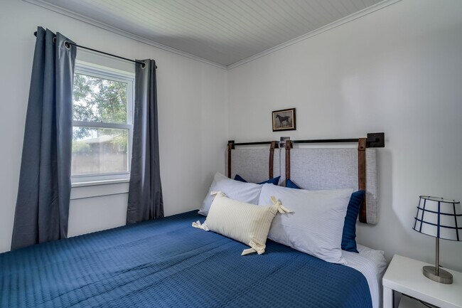 Building Photo - **Furnished Winter Rental** - Sackets Harbor
