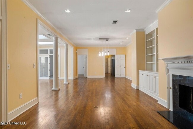 Building Photo - 246 Eastbrooke St