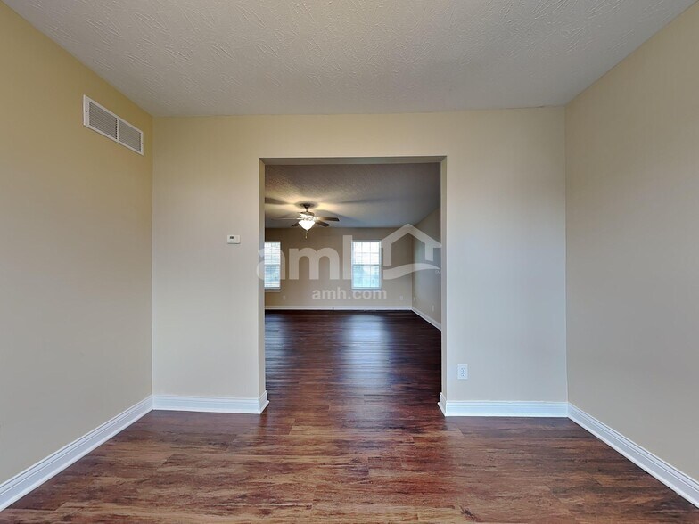 Building Photo - 8133 Darlene Ter
