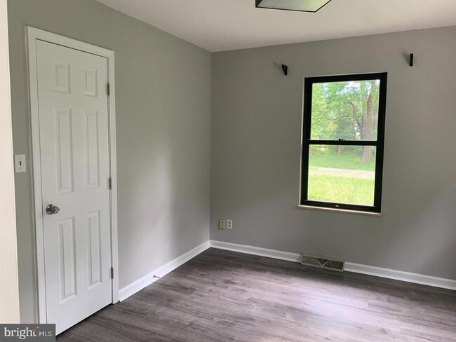 Building Photo - 63 Lincoln Dr