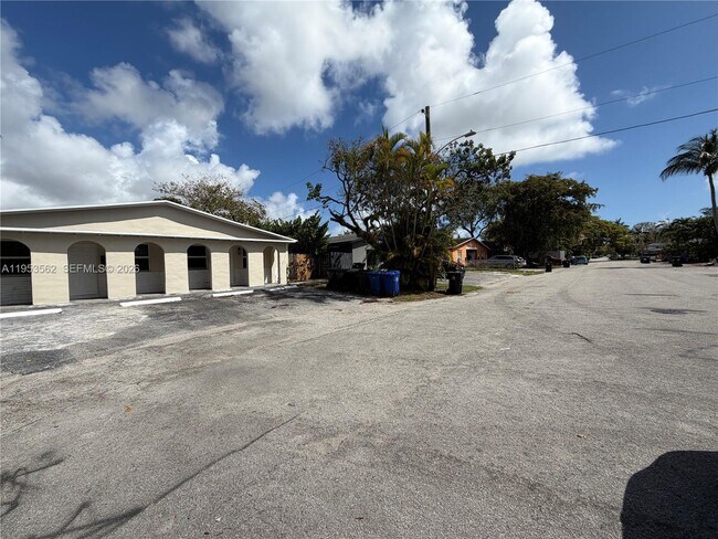 Building Photo - 951 SW 16th St