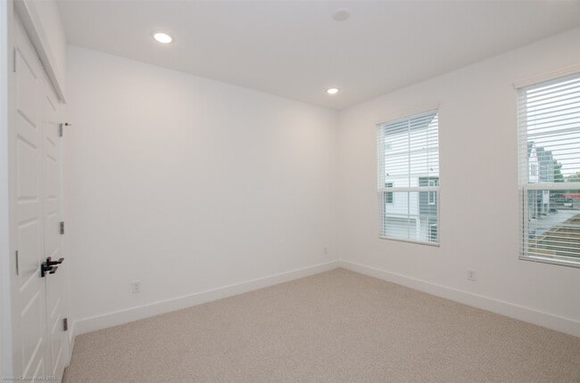 Building Photo - 2054 Johanna Crk Dr