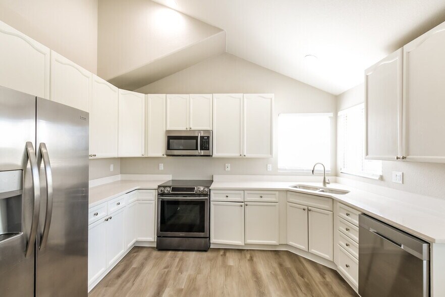 Building Photo - 12961 Leesburg Rd