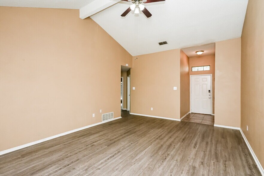 Building Photo - 829 Minuteman Dr