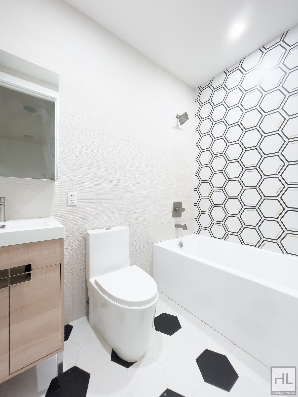 Building Photo - PUTNAM AVENUE / Spacious 2-Bed 1/5 Bath Du...