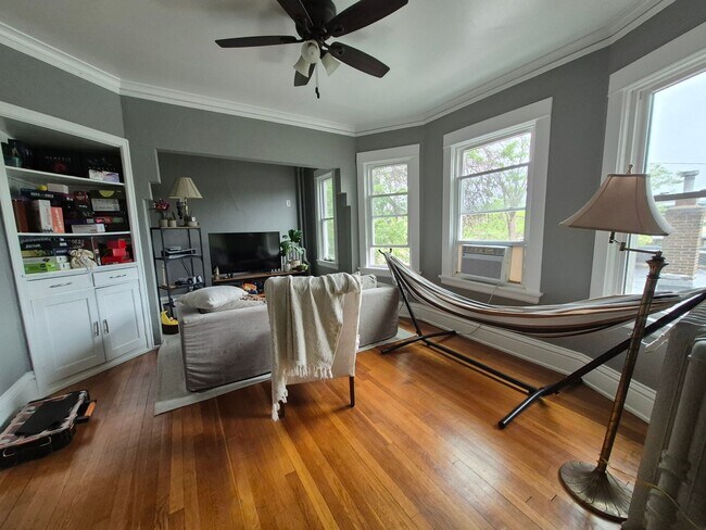 Building Photo - Recently remodeled 4 bedroom house in St P...