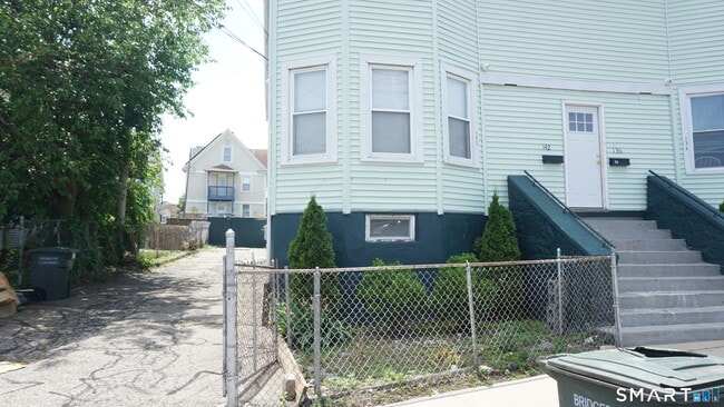 Building Photo - 136 Sherman St