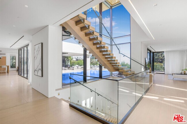 Building Photo - 9255 Swallow Dr