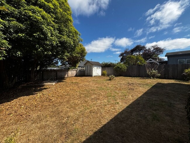 Building Photo - Cozy 2 Bedroom 1 Bath Home Located in the ...