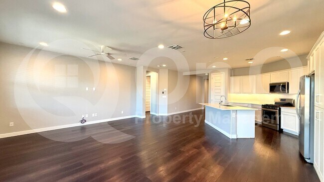 Building Photo - 9830 E Tahoe Ave