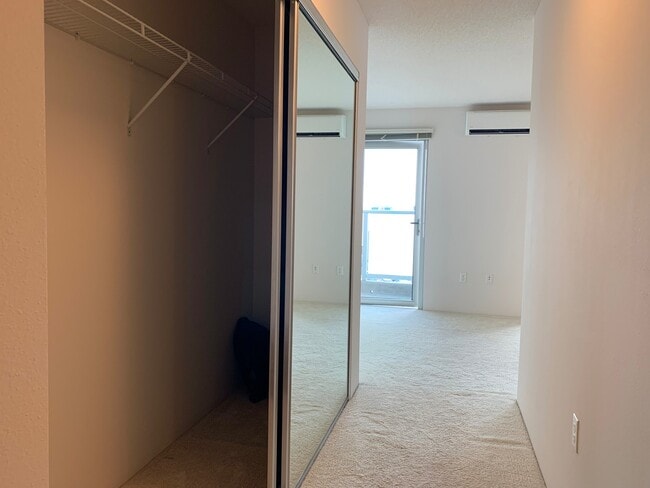 Building Photo - High Floor - Highly sought after Studio 1 ...