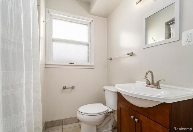 Building Photo - 633 N Dorchester Ave