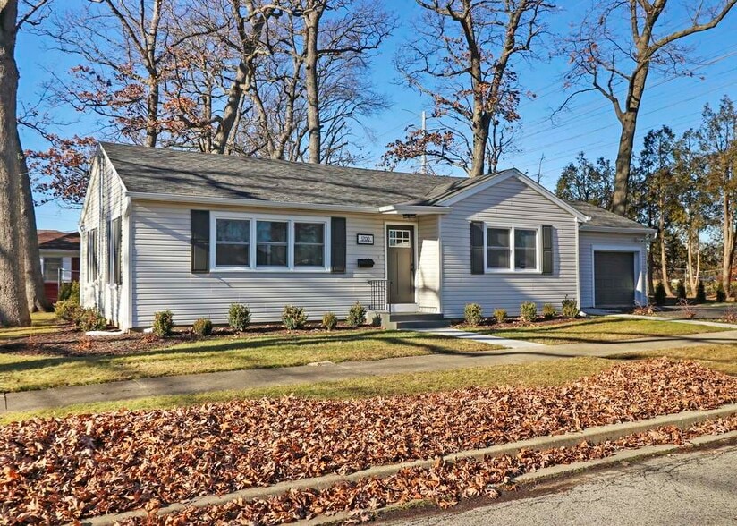 Primary Photo - 1700 N Linden Ave