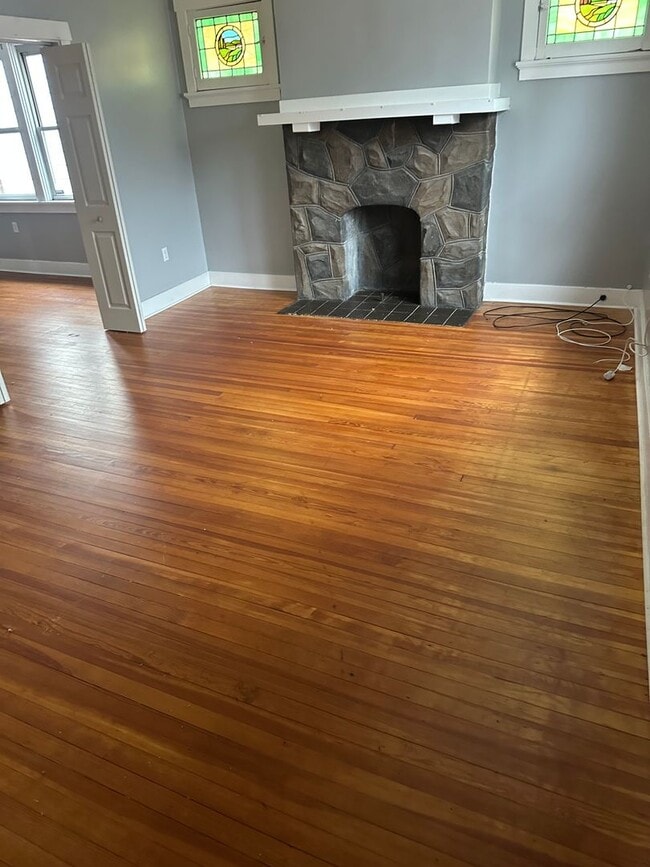 Building Photo - 110 Madeline St