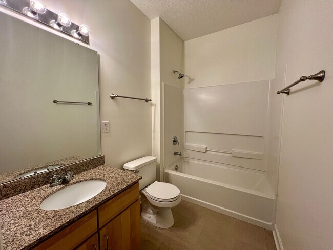 Building Photo - 3-Bed, 2-Bath Condo with Garage! One month...