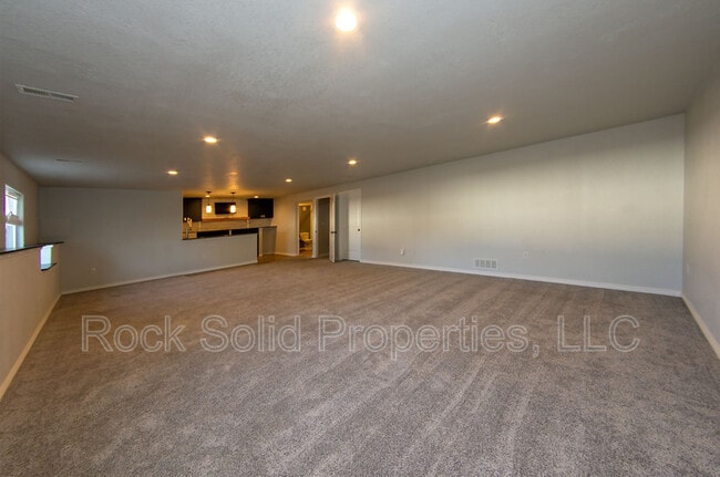 Building Photo - 3618 Woodhaven Dr