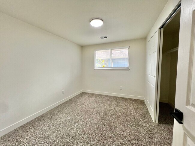 Building Photo - 1640 Cheyenne Ave