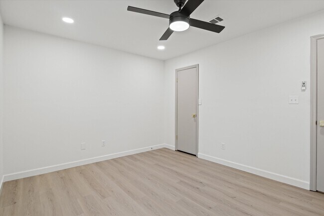Building Photo - 8477 Titus Ln
