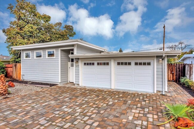 Building Photo - Modern Elegance & Effortless Style l 4BR Santa Clara Home