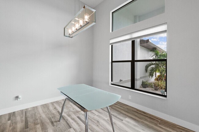 Building Photo - 3106 SW 22nd Ave