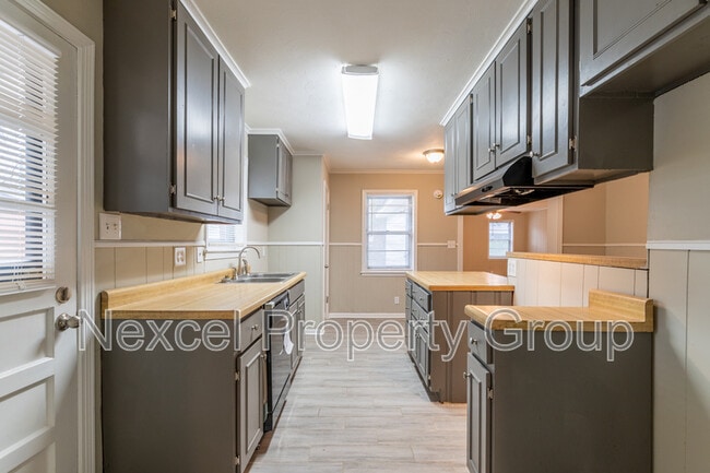 Building Photo - 5121 Ginger Cir