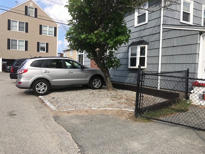 Side parking - 175 Foster Ave