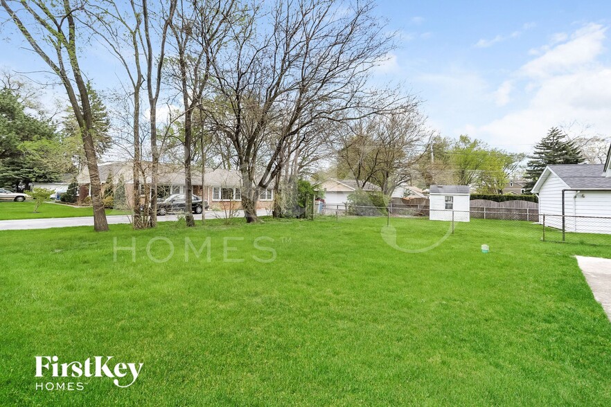 Building Photo - 5141 Oak Center Dr