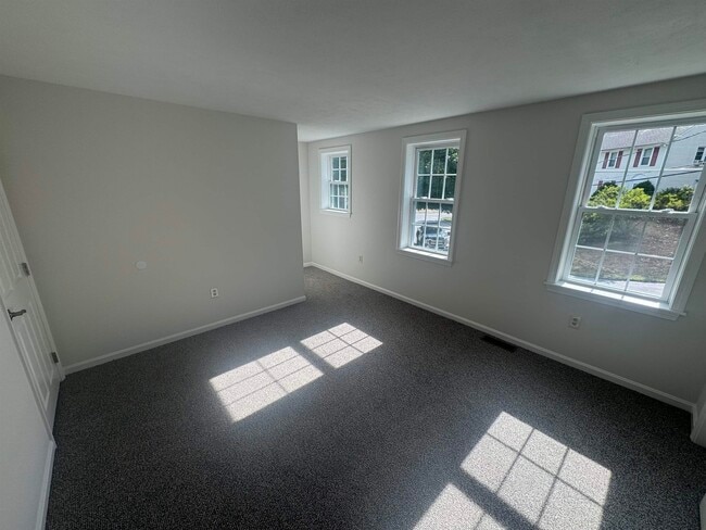 Building Photo - 5 Cabernet Ct