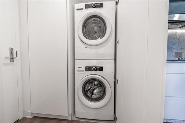 Building Photo - Luxury Studio. Furnished.  Kakaako.