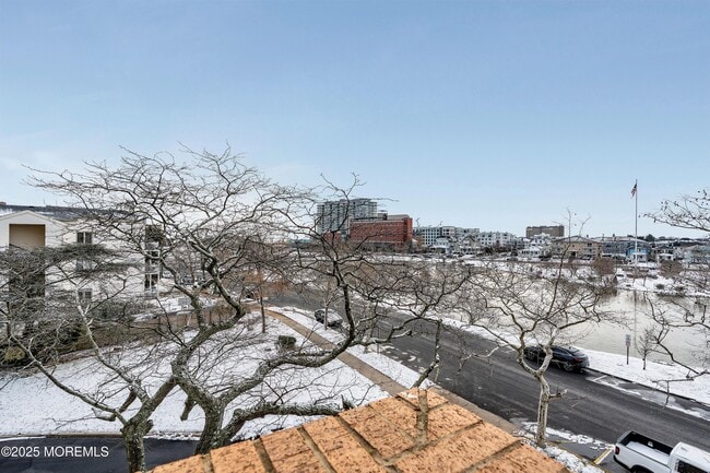 Building Photo - 321 Sunset Ave