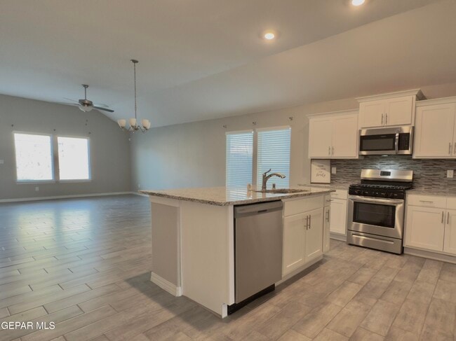 Building Photo - 13877 Paseo Perlas Dr