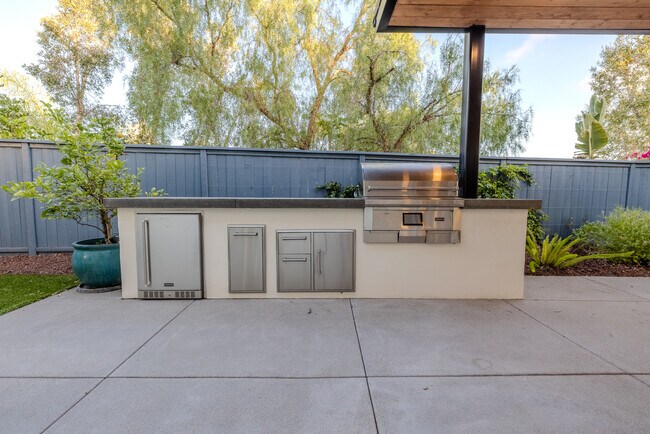 Building Photo - 3209 Rancho Reata