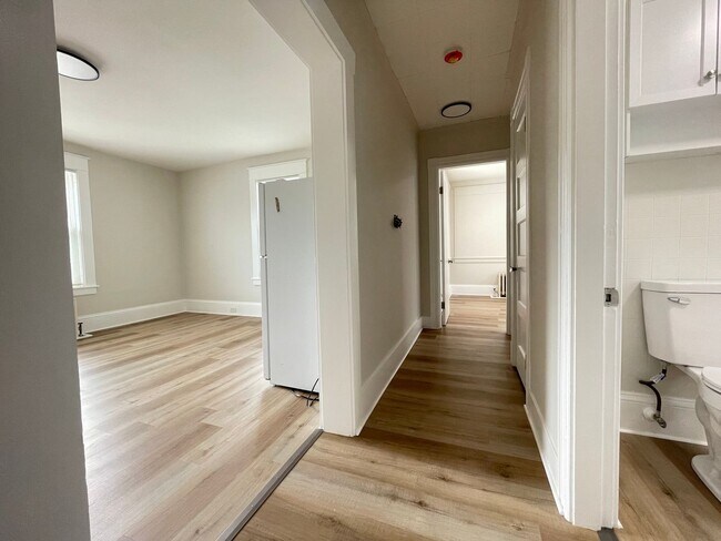 Building Photo - 55 Henriette St
