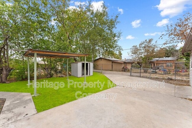 Building Photo - 315 Pool Dr