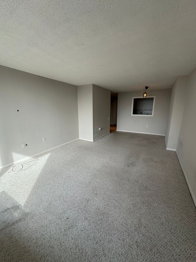 Building Photo - Spacious 1Bedroom unit in Center City.
