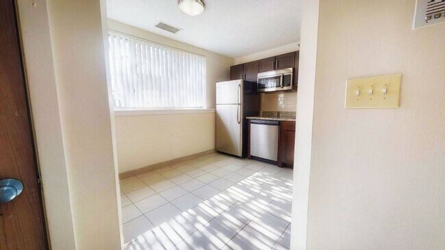 Building Photo - 3-Bed with AC & 1.5 Bath *Boston Landing * Top Floor * SEPT