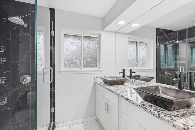 Building Photo - 5347 Rutherglenn Dr